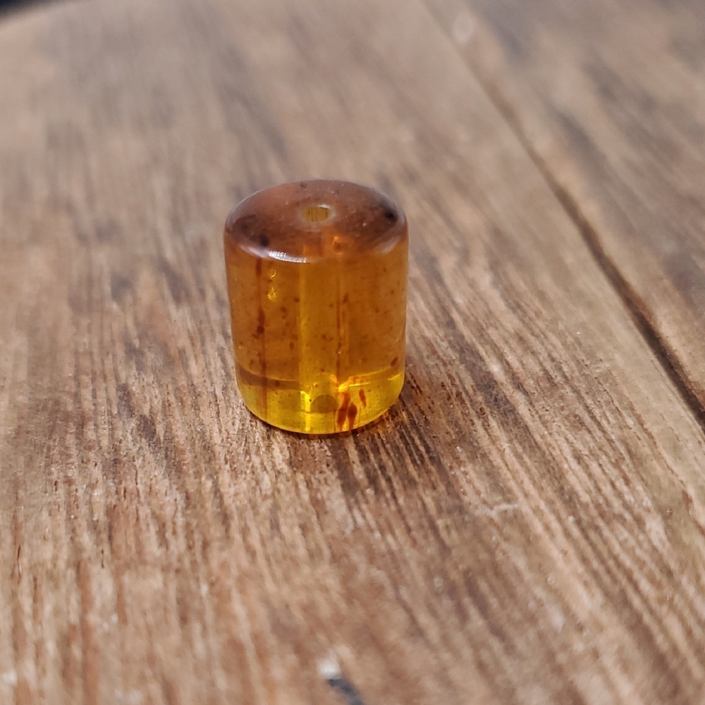 P272 Amber Cylinder Charm‎